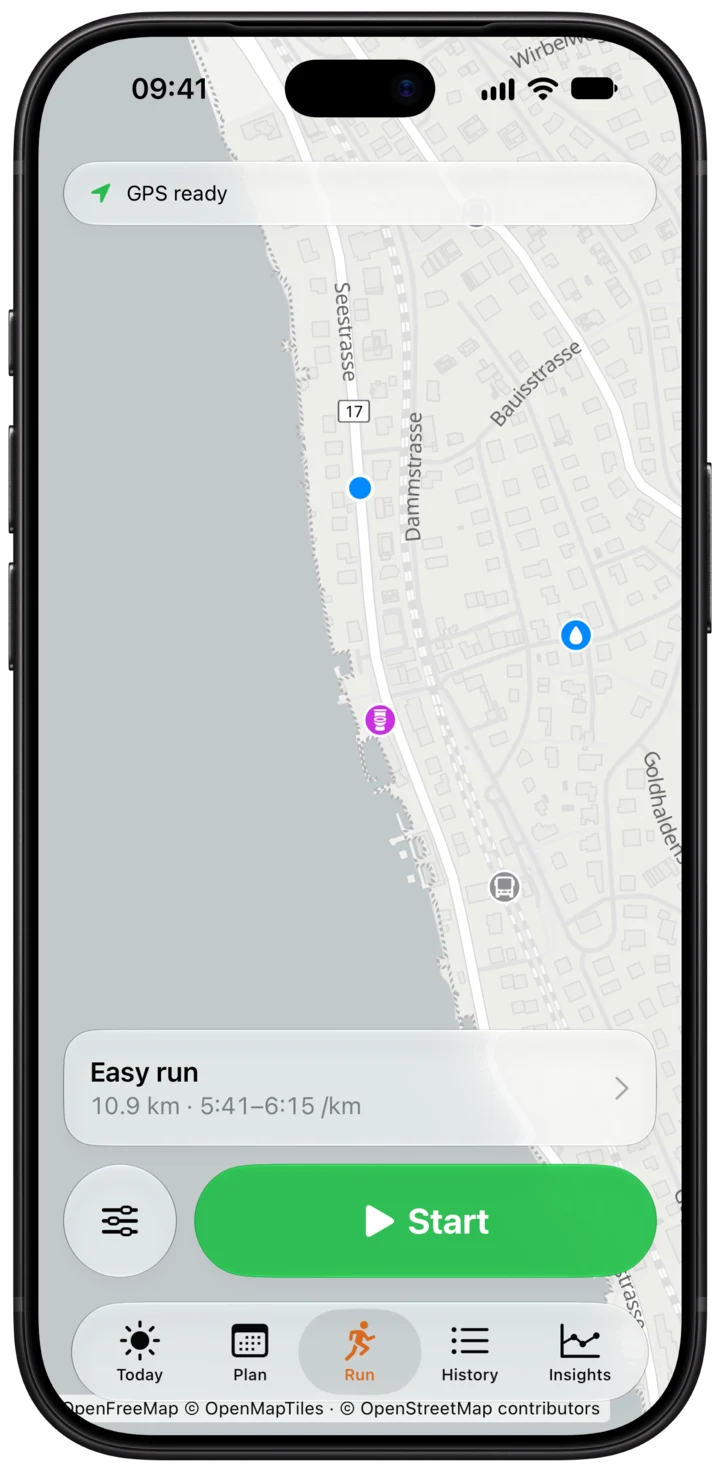Run tab: map with drinking water, toilets and bus stops, GPS ready, today’s easy run of 10.9 km and a Start button